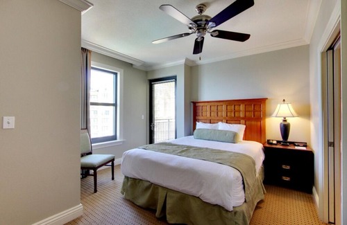 Destin Resort | 3 Bedroom Deluxe, Pool View on Destin Beach, Wyndham Emerald Grande!