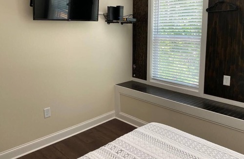 Harbor House House | 3 Bedroom Direct Waterfront Cottage