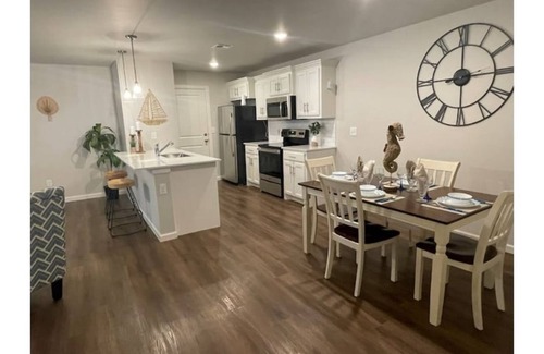 Midwest City House | 3 bedroom duplex close to Tinker