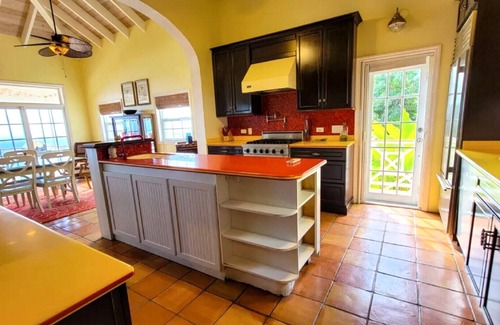 Estate Elizabeth House | 3 Bedroom Ensuite with Endless Views Overlooking the Harbor at Reel Paradise View