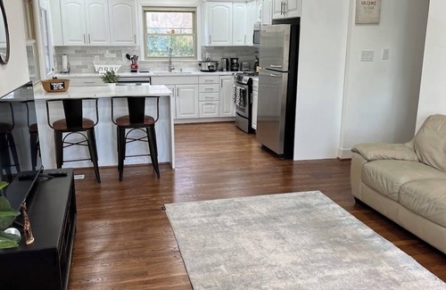 Merrifield House | 3-bedroom fully furnished house in nice Vienna, near the metro & mosaic district