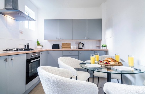 Norbiton House | 3 Bedroom House near central Kingston – London Waterloo in 30 mins