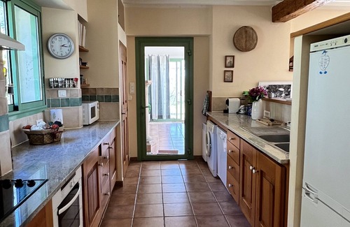 Cessenon-sur-Orb Apartment | 3-bedroom gîte with swimming pool and view of the Orb valley