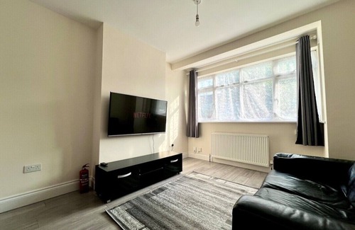 Broad Green House | 3 Bedroom Holiday Home with good transport