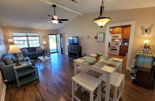 Athens House | 3 Bedroom Home 1 Mile From I-65, restaurants, shopping, fenced backyard