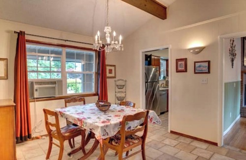 Starcrest House | 3 Bedroom Home in beautiful Vancouver, WA. Driveway park with E-Car Charger.