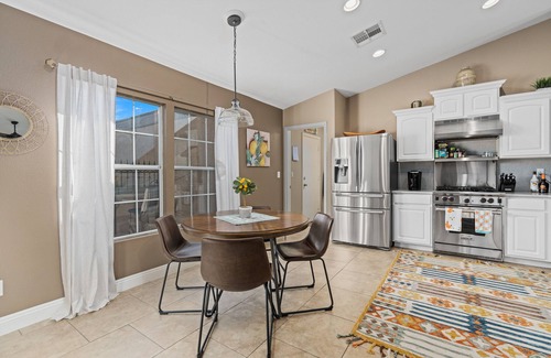 Henderson House | 3 bedroom home near Green Valley Resort in Henderson. Pool and jacuzzi!