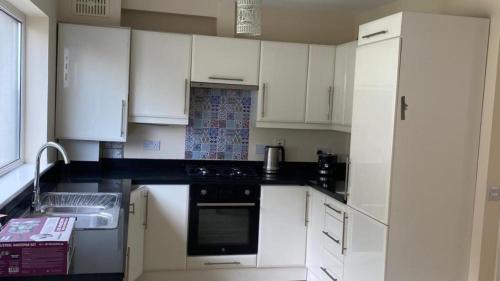 Cobh Apartment | 3 Bedroom Home, Walk to Town