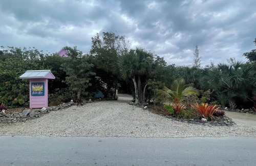 Green Turtle Cay House | 3-bedroom house in charming Green Turtle Cay with WiFi, AC