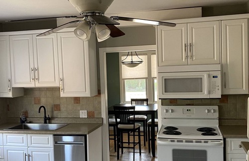 Point Edward House | 3 Bedroom House. 5 Minute Walk From Saint Clair River/lake Huron