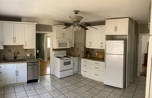 Point Edward House | 3 Bedroom House. 5 Minute Walk From Saint Clair River/lake Huron