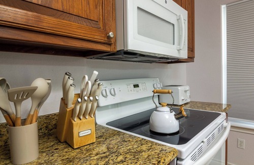 Granbury House | 3 Bedroom House — 5 min Walk to Square!