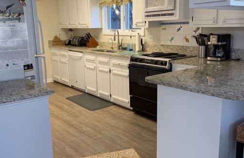 Isle of Palms House | 3 Bedroom House - 5 Minute Walk to Pristine Beach