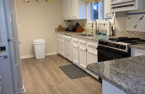 Isle of Palms House | 3 Bedroom House - 5 Minute Walk to Pristine Beach