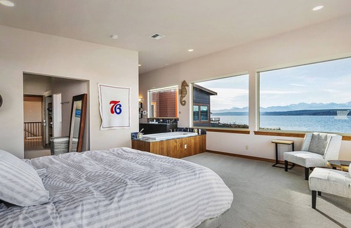 Poulsbo House | 3 bedroom house and 1 bedroom cabin on the beach 180 deg. Mountain views