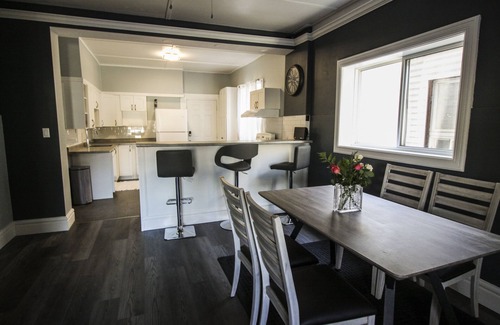 London House | 3 bedroom house, fenced back yard , Near river DT