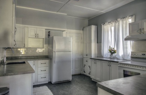 London House | 3 bedroom house, fenced back yard , Near river DT