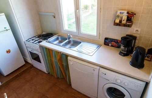 Solaro House | 3 bedroom house, beach 5 min away, shared swimming pool, garden