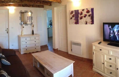 Solaro House | 3 bedroom house, beach 5 min away, shared swimming pool, garden