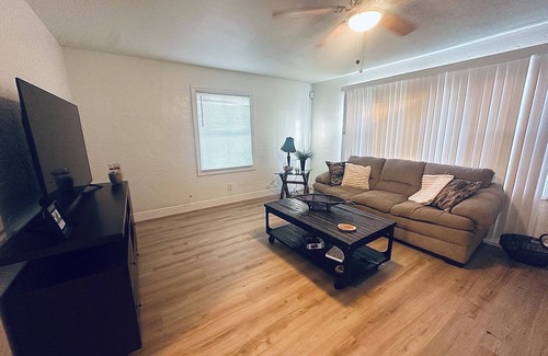 United Central House | 3-bedroom house in beautiful St. Petersburg with WiFi, AC