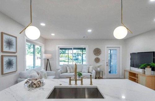 North East Park House | 3-bedroom house in wonderful St. Petersburg with WiFi, AC