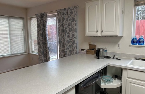 Sand Lake House | 3-bedroom house in beautiful Anchorage near Airport