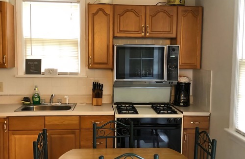 Norfolk - Virginia Beach House | 3-bedroom house in charming Norfolk, close to The Airport and VA Beach.