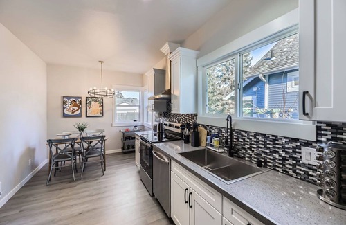 Everett House | 3-bedroom house in delightful Everett with WiFi, fitness room