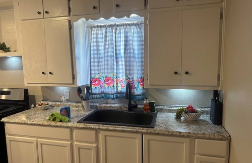 Odessa House | 3-bedroom house in lovely Odessa with WiFi, AC. Enjoyable place to stay.