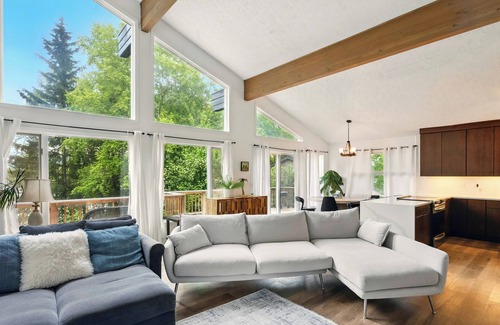 Sand Lake House | 3-bedroom house in marvelous Anchorage with a lake access