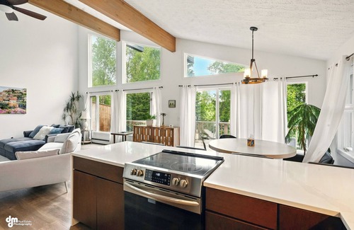 Sand Lake House | 3-bedroom house in marvelous Anchorage with a lake access