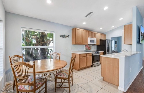 Trafalgar House | 3-bedroom house in Sandoval, Cape Coral's premier gated community!