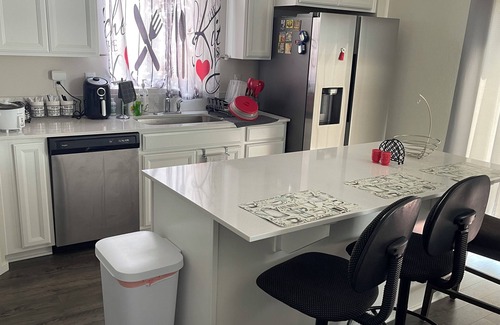 Springfield House | 3-bedroom house in marvelous Springfield/Eugene, with AC, WiFi. Enjoy your stay