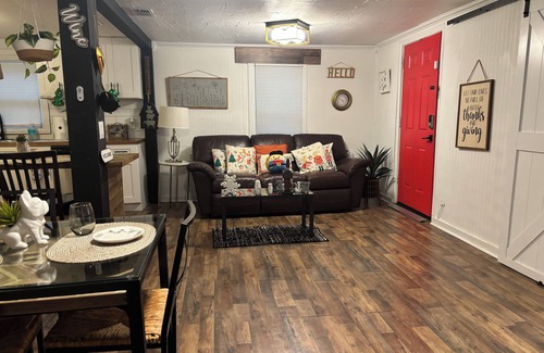 Plymouth House | 3-bedroom house in welcoming Apopka near to the springs