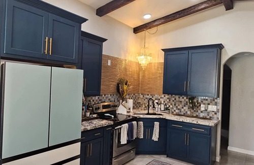 Glendale House | 3-bedroom house in wonderful Glendale, 8 minutes from WestGate and the Stadium!