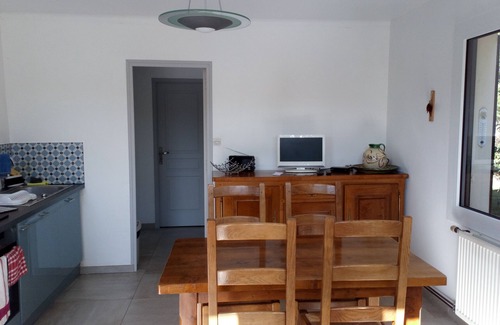 Treveneuc House | 3-bedroom house, large 110m2 WIFI garden, two and a half miles from the beach.