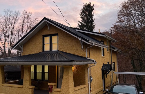 South Charleston House | 3 Bedroom House minutes to Downtown Charleston WV