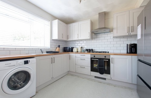 Abbey Wood House | 3 bedroom House, Near O2 Greenwich, Contractor and Family Friendly!