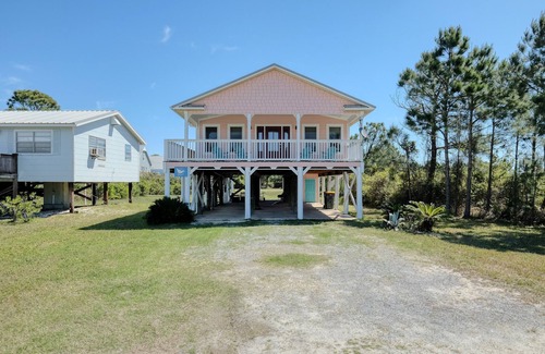 Fort Morgan House | 3 Bedroom House nestled between the bay and beach! Walk to both!