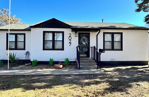Amarillo House | 3-bedroom house, Pet Friendly with High Speed Internet, in Cozy Amarillo