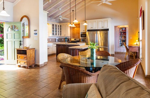 Rendezvous & Ditleff Villa | 3 Bedroom House w/Car Overlooking Rendezvous Bay with AC in bedrooms.