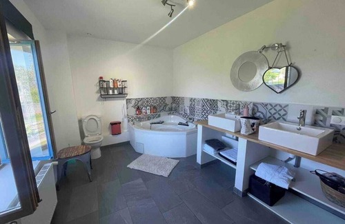 Garentreville House | 3-bedroom house with swimming pool and nature