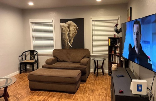 Inglewood House | 3-bedroom house with WiFi in Los Angeles with bonus room for entertainment