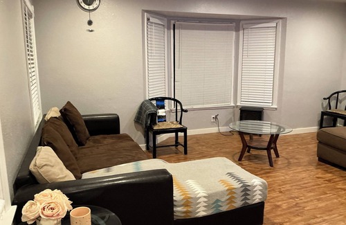 Inglewood House | 3-bedroom house with WiFi in Los Angeles with bonus room for entertainment