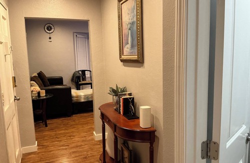 Inglewood House | 3-bedroom house with WiFi in Los Angeles with bonus room for entertainment
