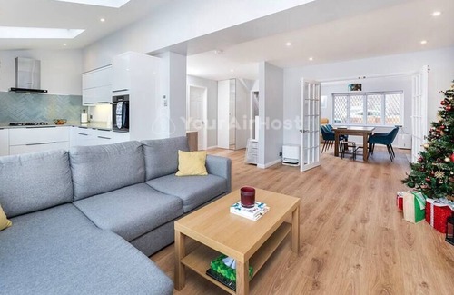 Bromley Common and Keston House | 3 bedroom house with a beautiful view in Bromley