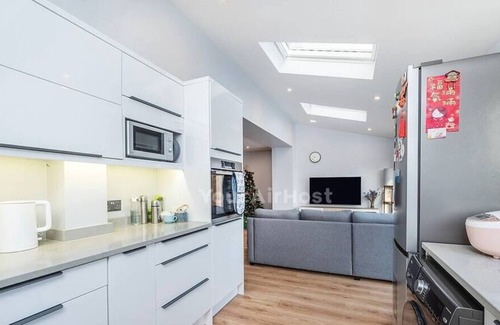 Bromley Common and Keston House | 3 bedroom house with a beautiful view in Bromley