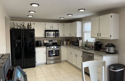 Cicero House | 3 bedroom house with fenced in yard and pool close to Syracuse