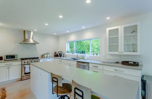 Chilmark House | 3 Bedroom House with Guest Cottage on 3 Acres off Middle Road