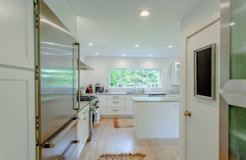 Chilmark House | 3 Bedroom House with Guest Cottage on 3 Acres off Middle Road